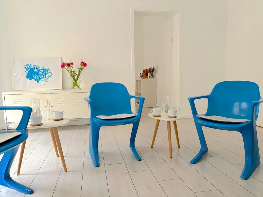Beratungszimmer Gruppensupervision Beratungszimmer Gruppensupervision (Ausschnitt 2 Stühle)